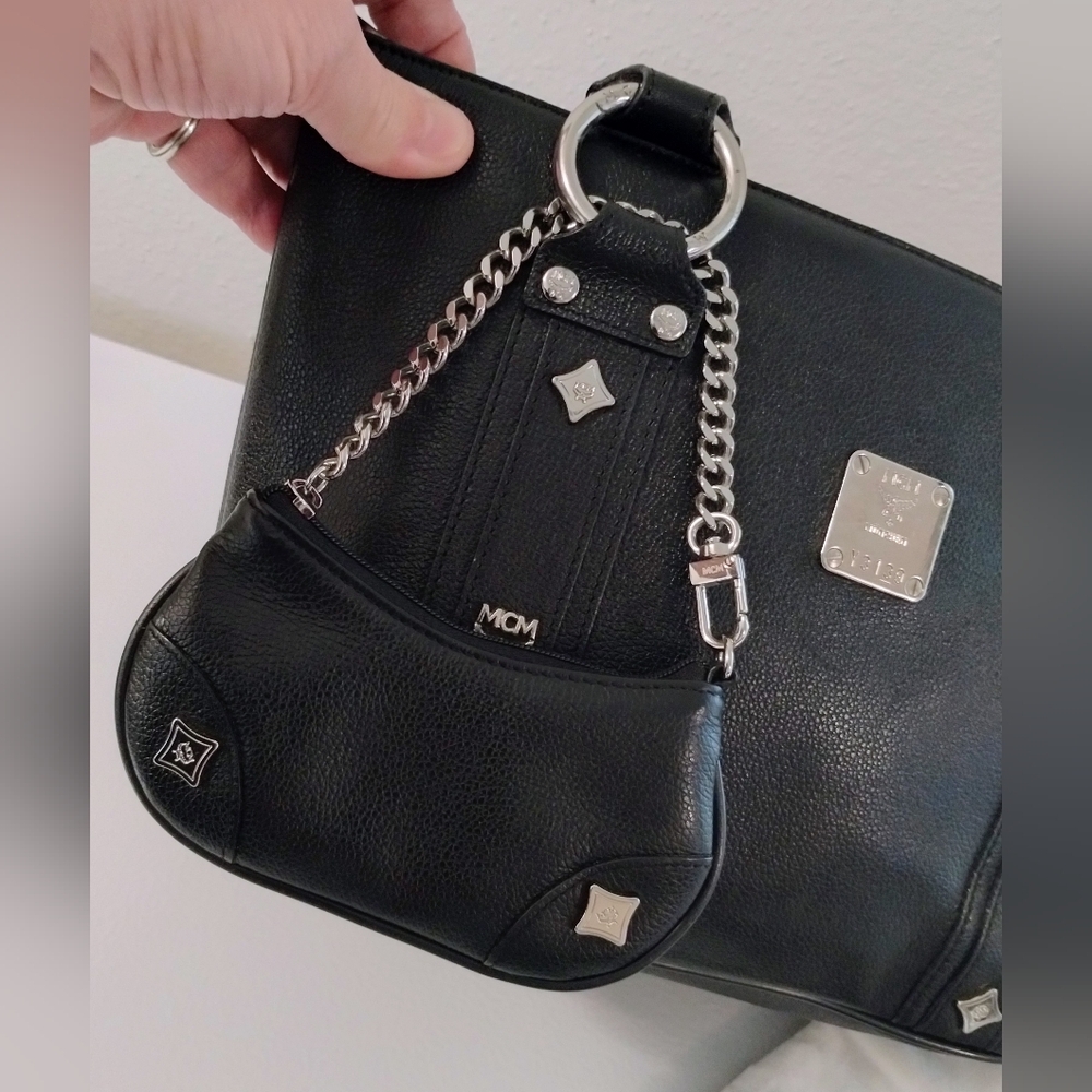 MCM Shoulder Bag With MCM Coin Pouch - Picture 4 of 15